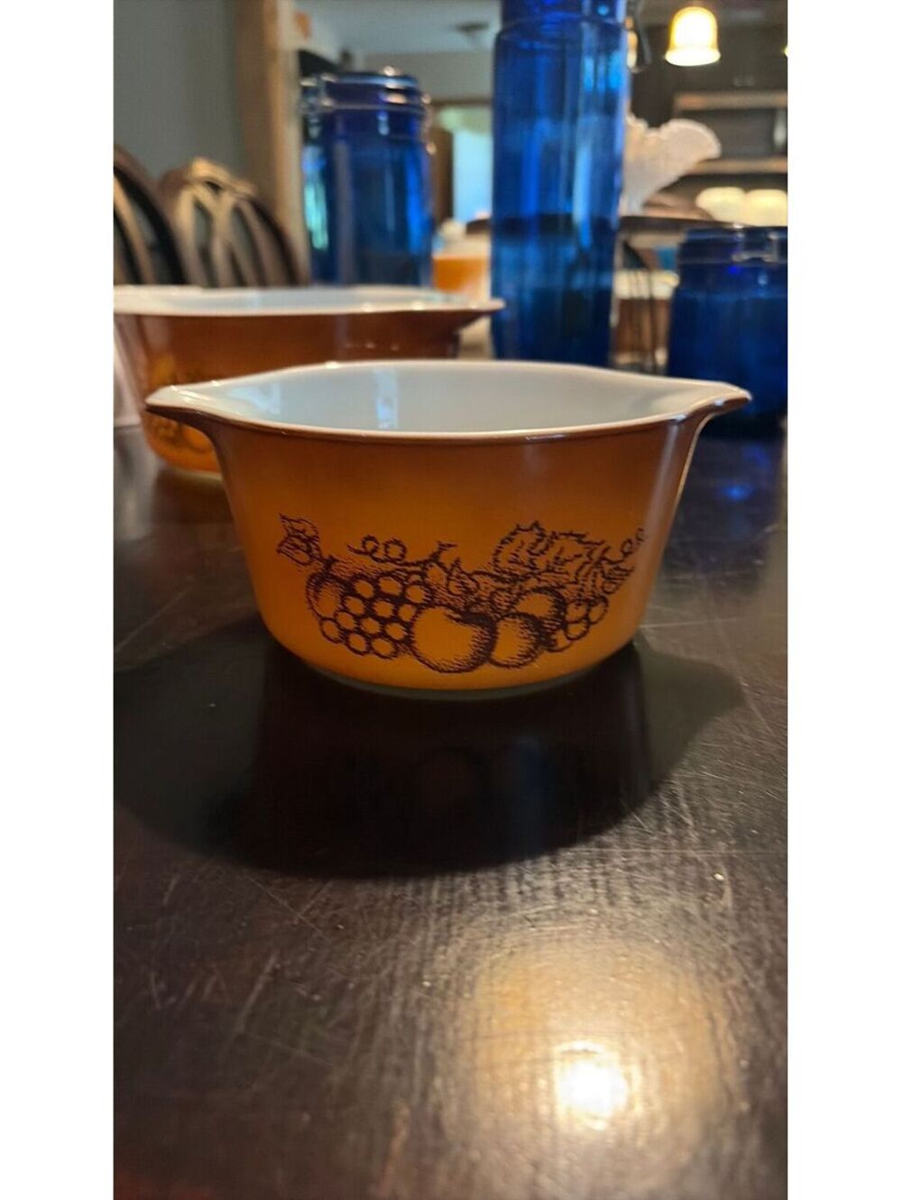 30. Vintage Pyrex Old Orchard Fruit Brown Ombre Tan 1 Qt. Casserole Bowl 473